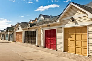 Beautiful garages that have been repainted by Peintre Sherbrooke.